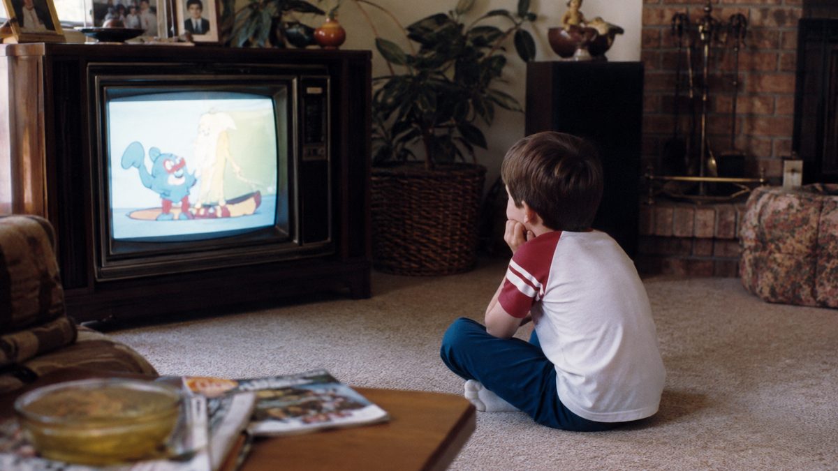 12 Things Every Saturday Morning Cartoon Kid Remembers 11 Child watching Saturday morning cartoons