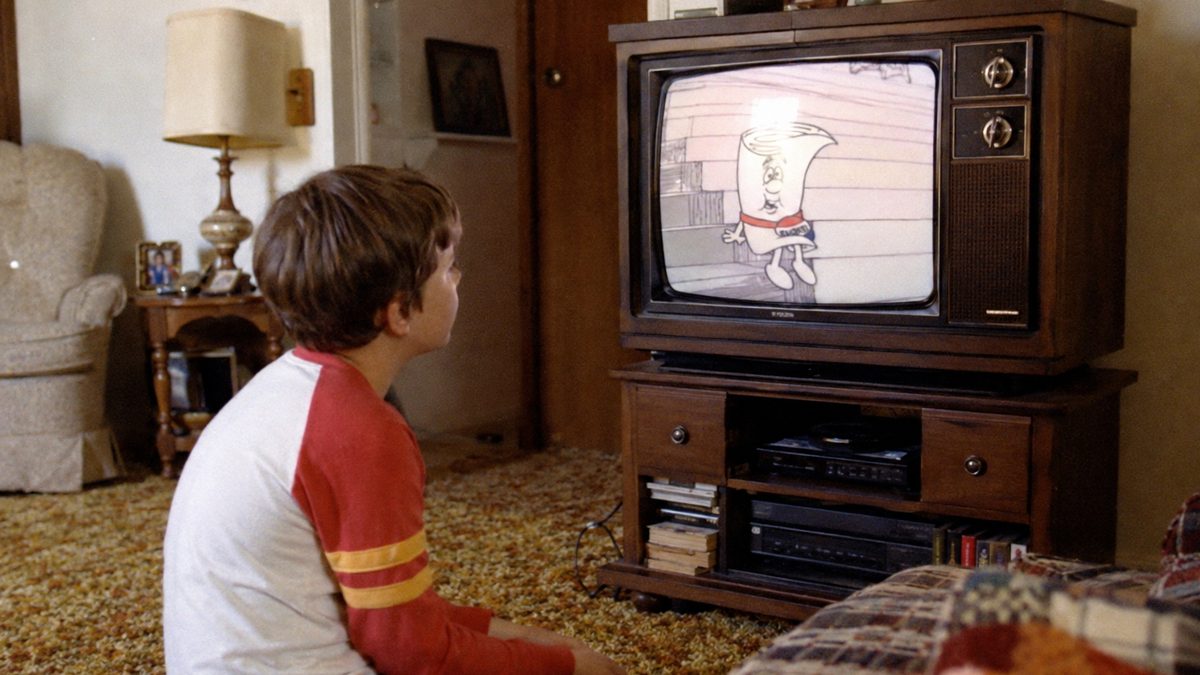 12 Things Every Saturday Morning Cartoon Kid Remembers 4 Child watching Schoolhouse Rock on a vintage TV