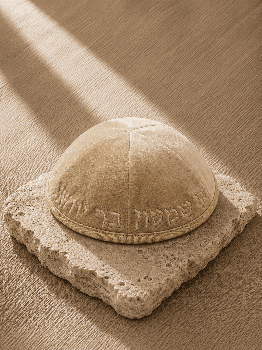 כיפה קטיפה עם ריקמה "רבי שמעון בר יוחאי" גודל 3 | זהב
