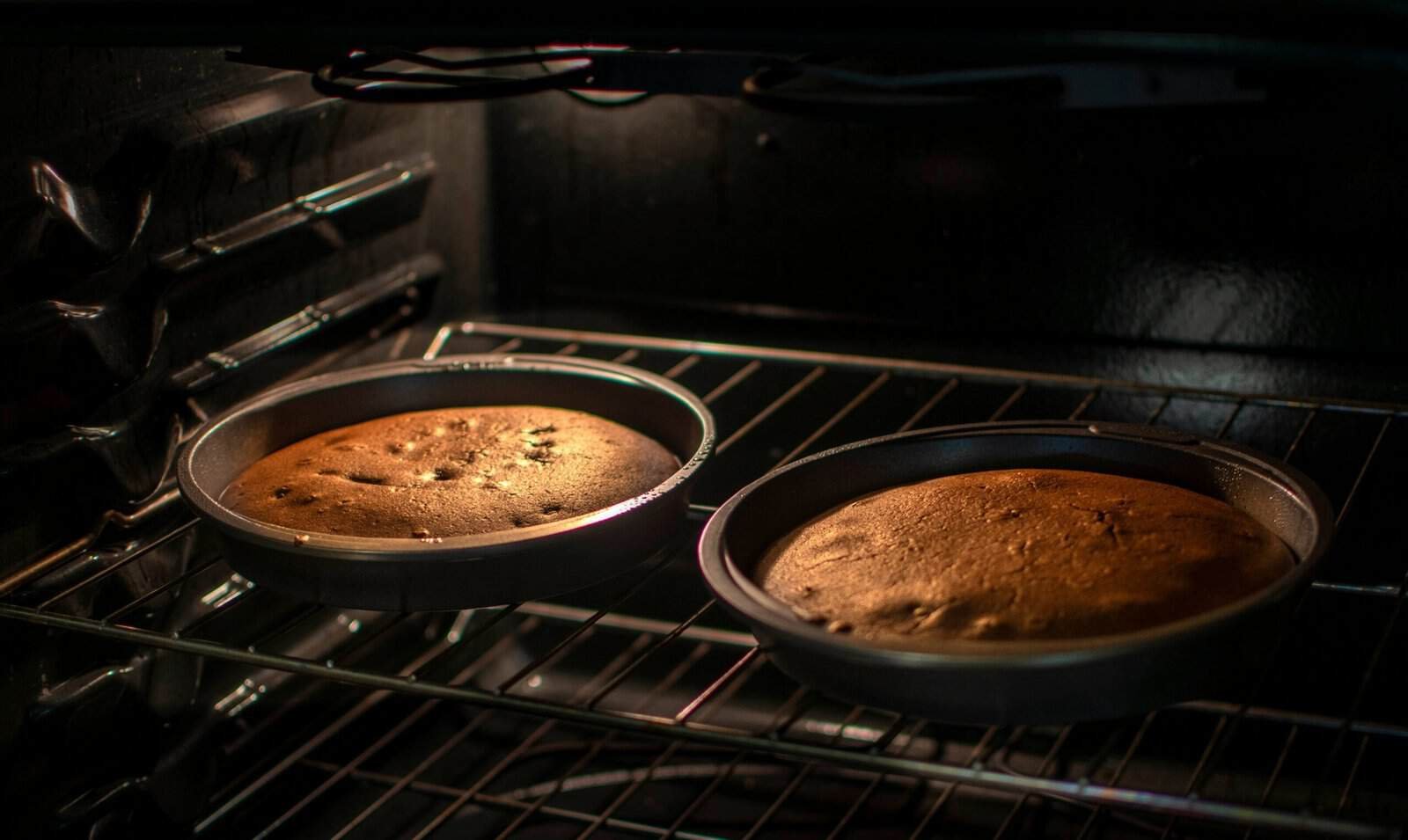 Flawless Layers: Real Thermal Testing of the Best Cake Pans for Home Bakers