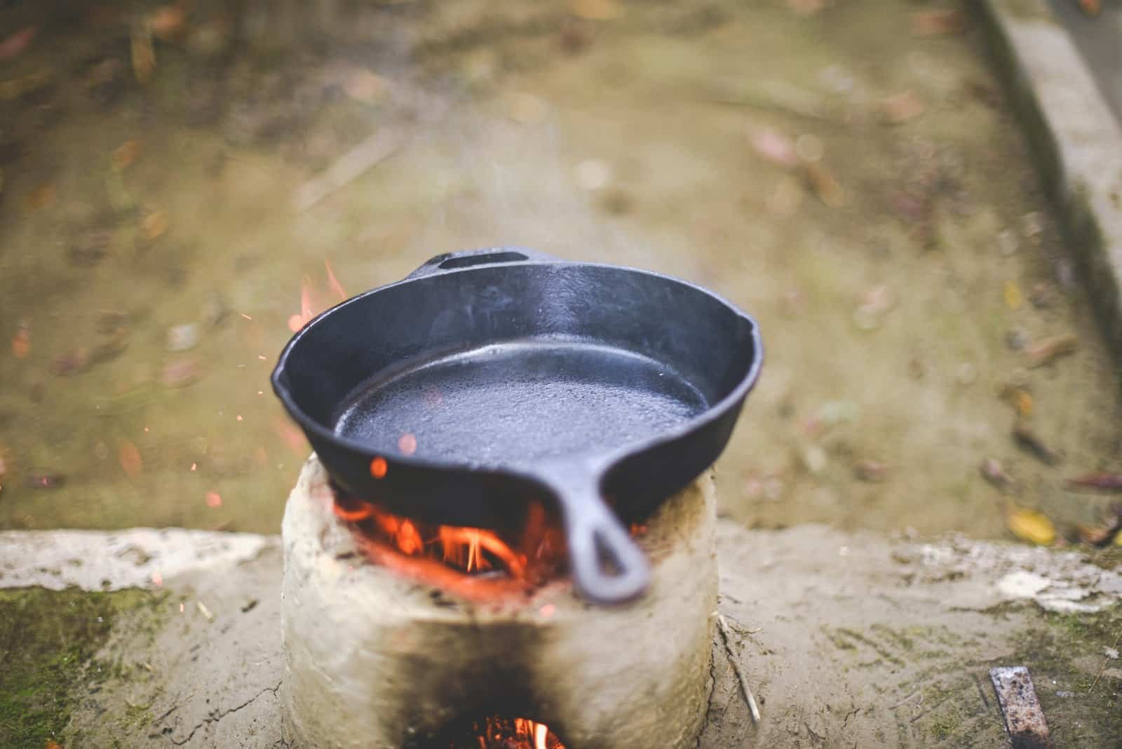 Cast Iron vs Carbon Steel: Which Bare-Metal Pan Earns Your Stovetop