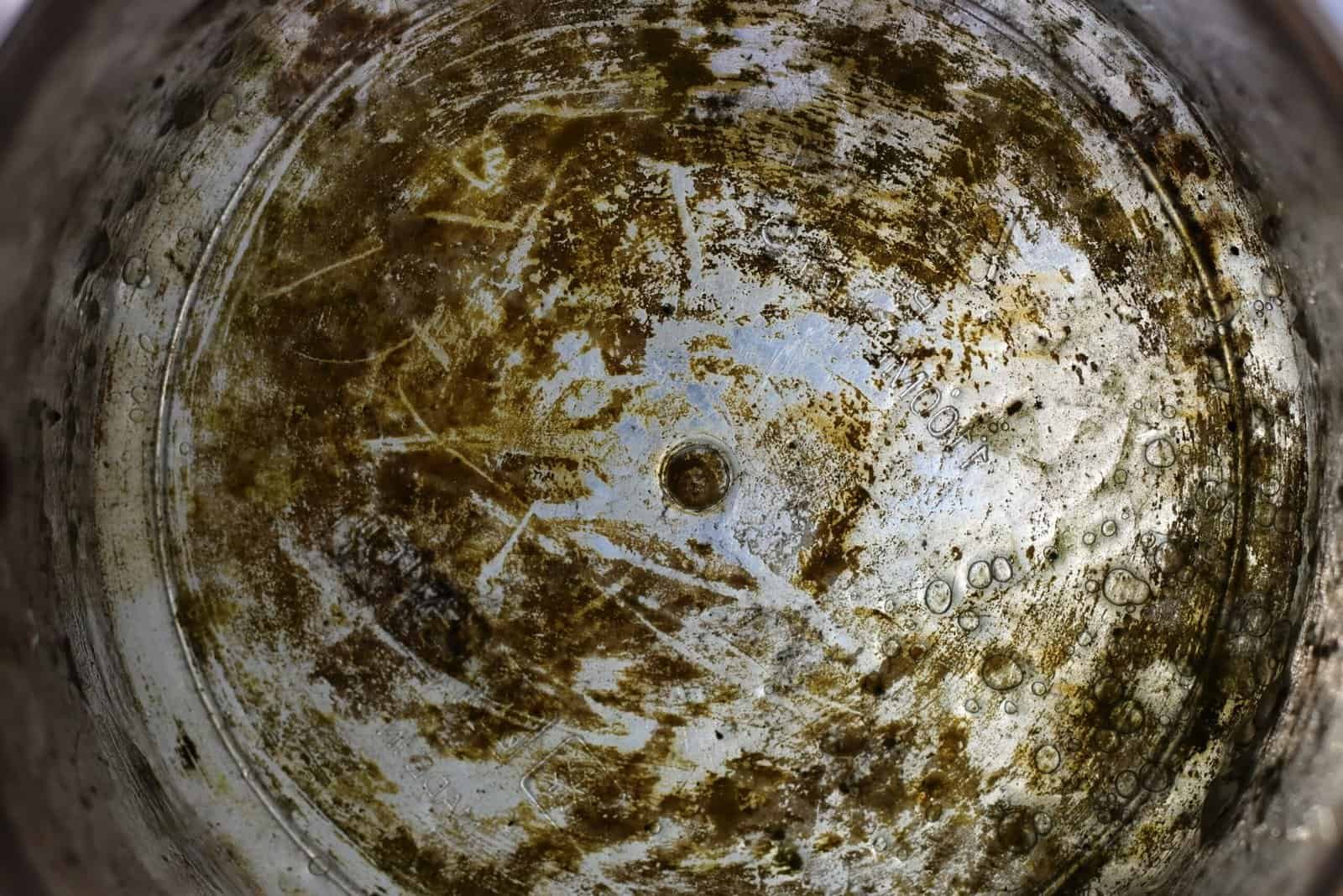 How to Clean Burnt Pots and Pans Chemically: Carbon Release