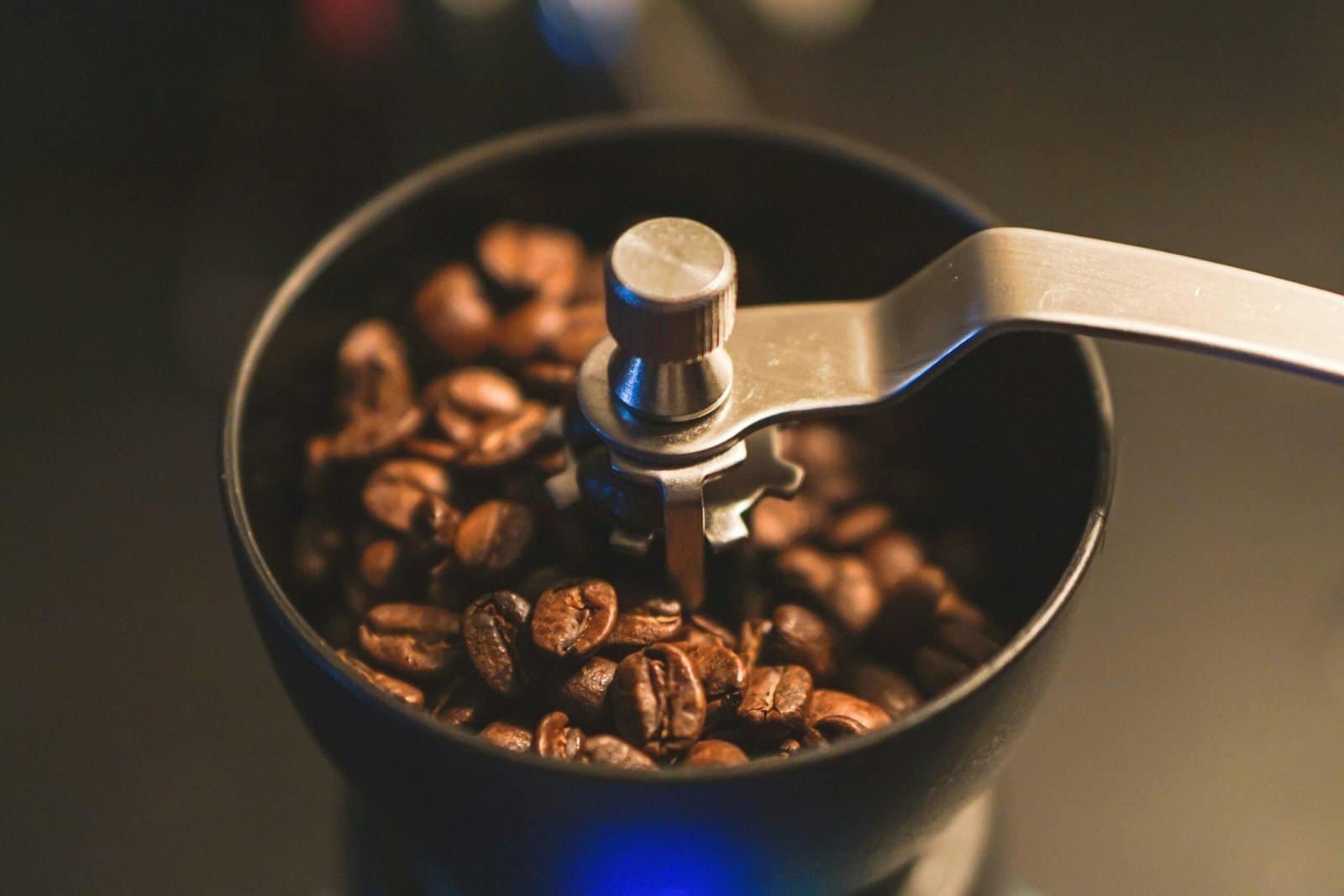 Manual vs Electric Coffee Grinder: Which Should You Buy?