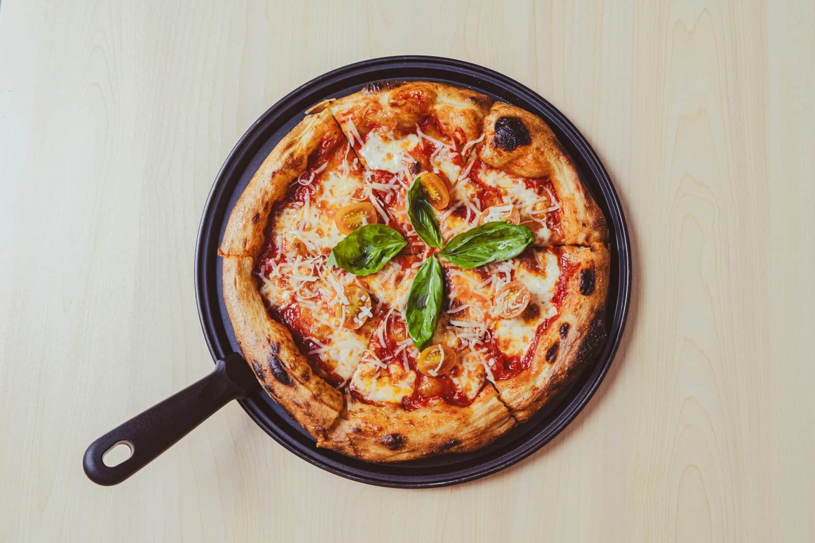 Best Cast Iron Pizza Pans in 2026: Crisp Bases Without a Pizza Oven