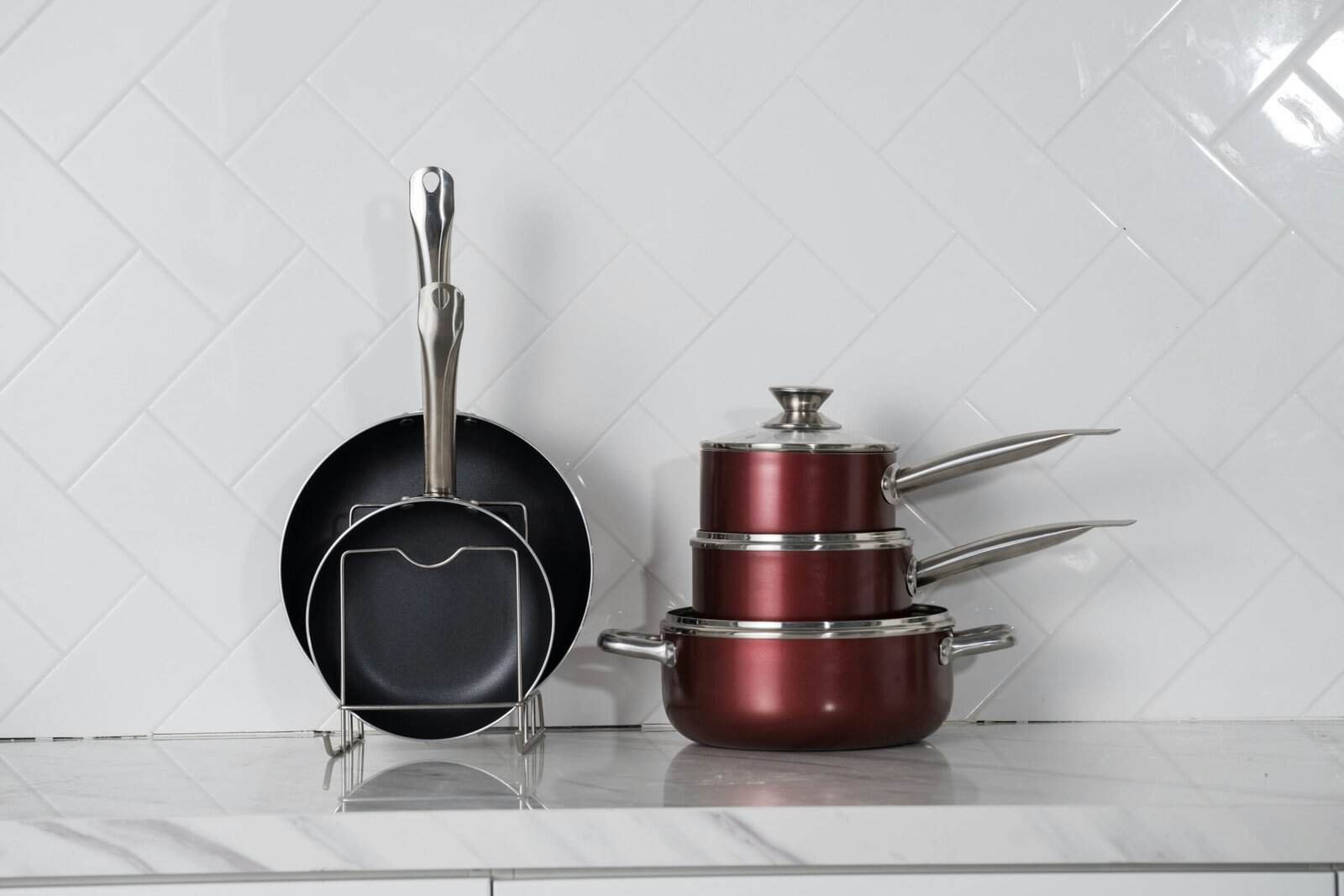 Best Pot Lid Organizers in 2026: Racks and Holders That Tame the Cabinet