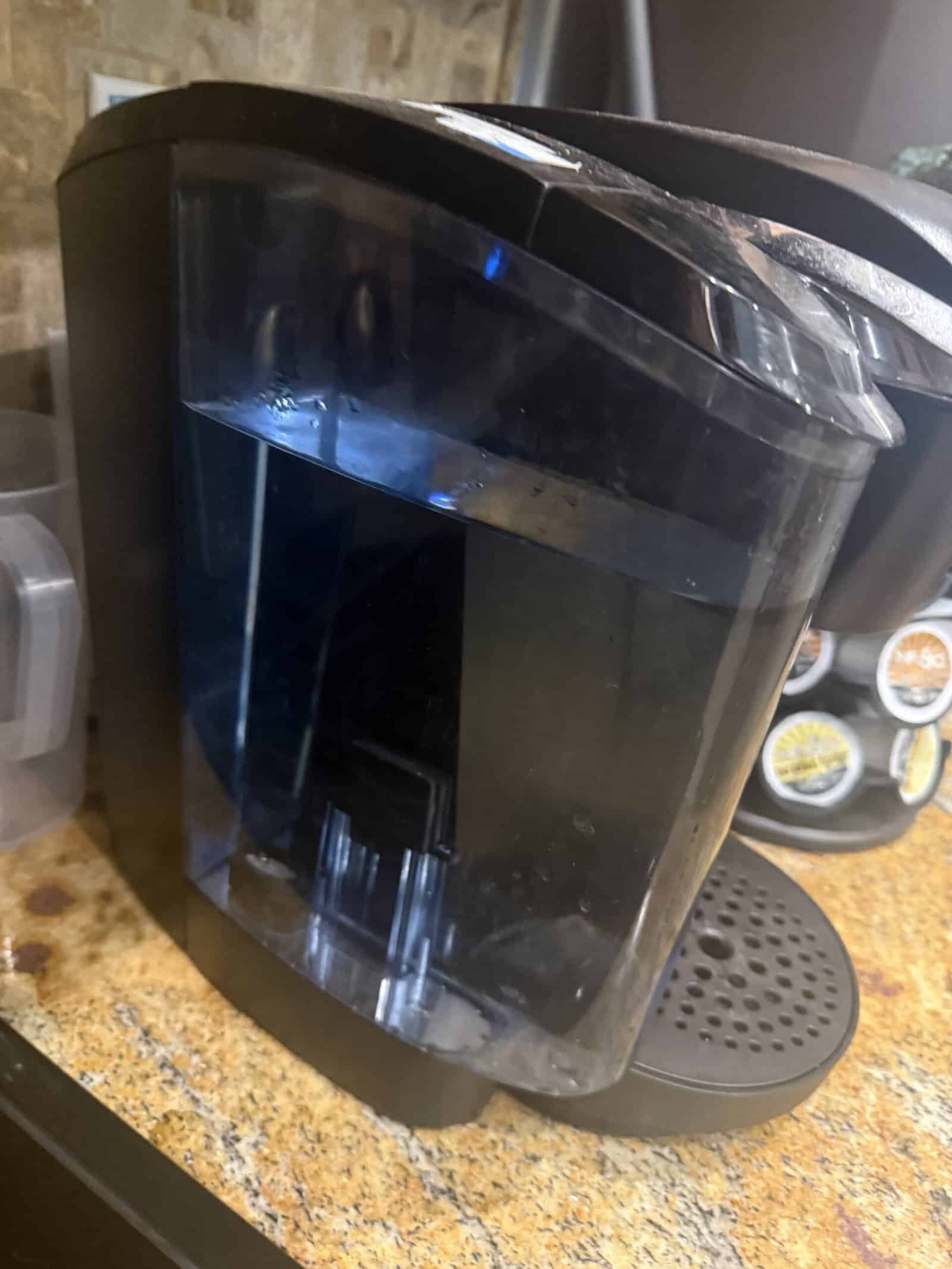 How Much Water Should You Keep in a Keurig Reservoir: Fill Level and What It Costs