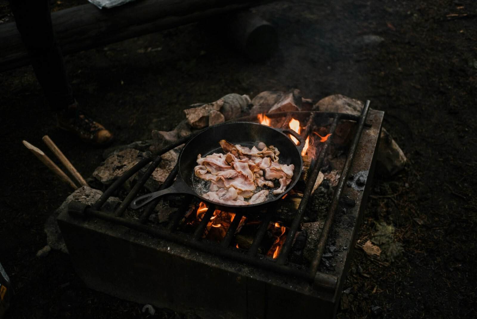 Best Lightweight Cast Iron Skillets in 2026: Thinner Iron, Same Sear