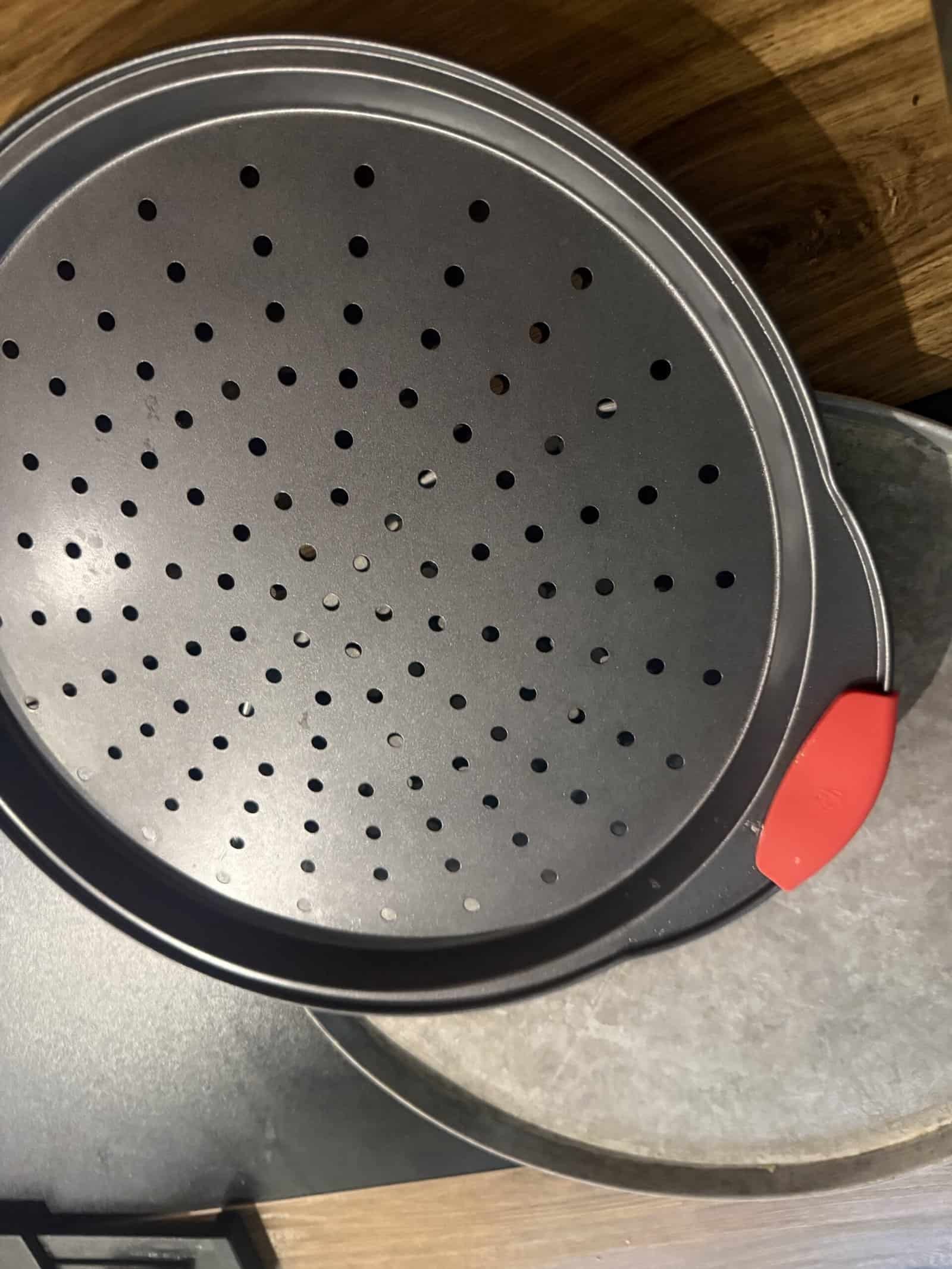 Why Does My Pizza Pan Rust: Materials, Coatings, and What Actually Corrodes