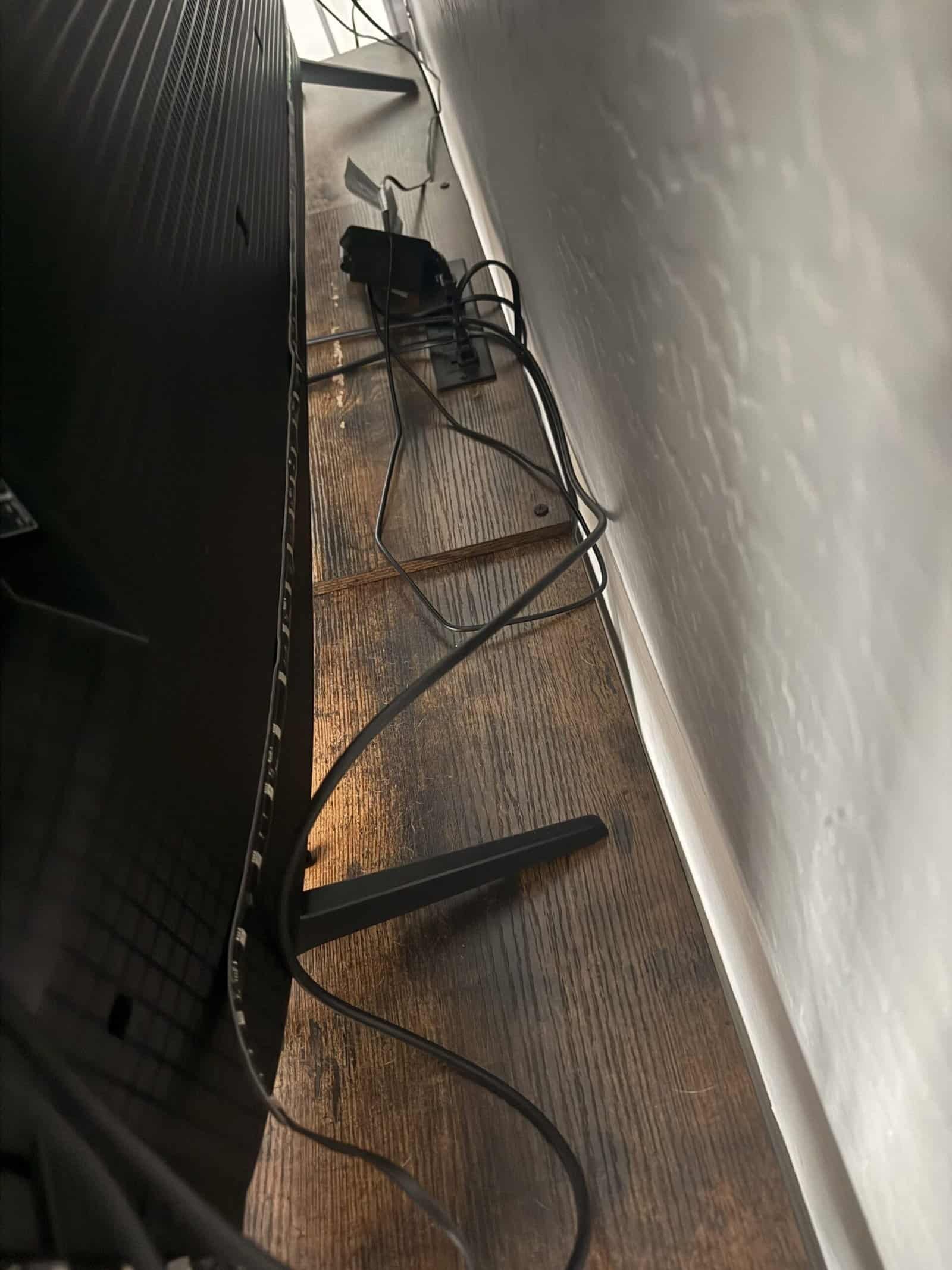 Best Right-Angle HDMI Adapters in 2026: Bend Radius, Orientation, and Wall Mounts