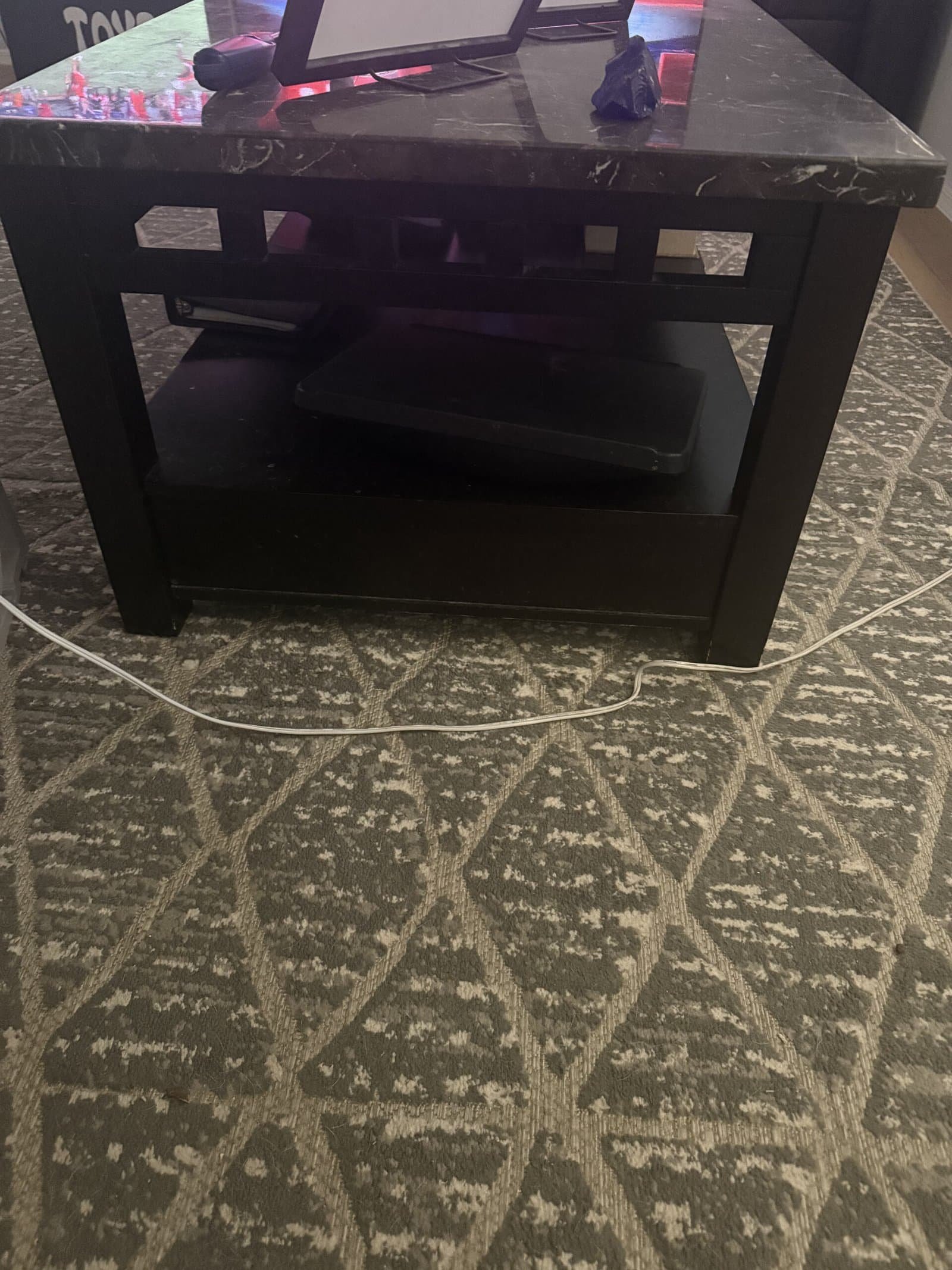 Should Furniture Sit on an Area Rug: Leg Rules, Weight, and Why It Stops the Rug Moving