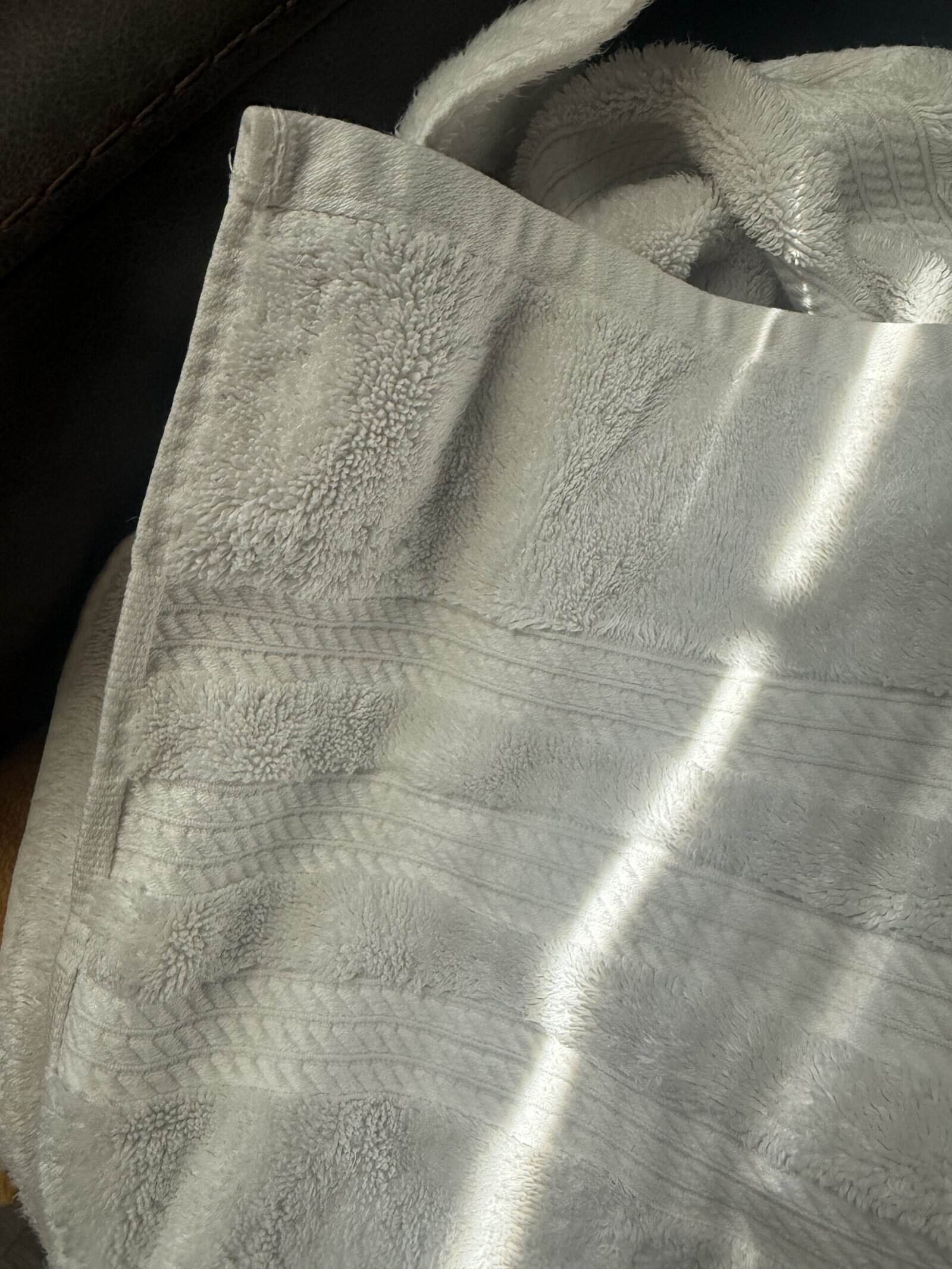 Why Do My Towels Smell Even After Washing: Residue, Bacteria, and Water Temperature