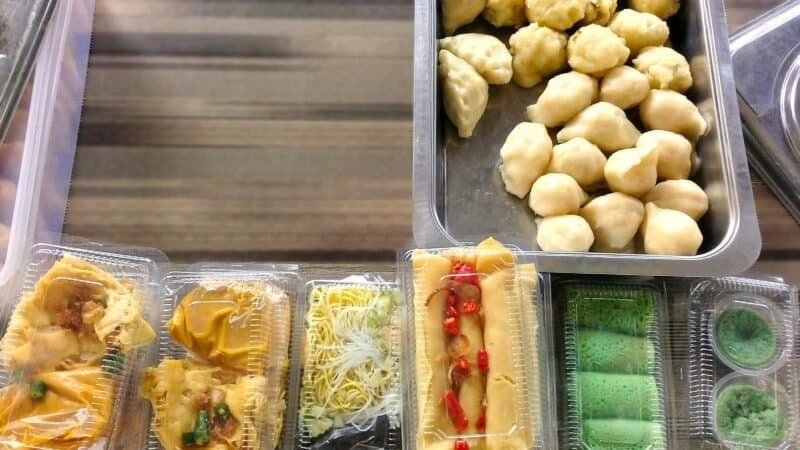 Can You Put Hot Food in the Freezer: Cooling First, Neighboring Food, and Shallow Containers