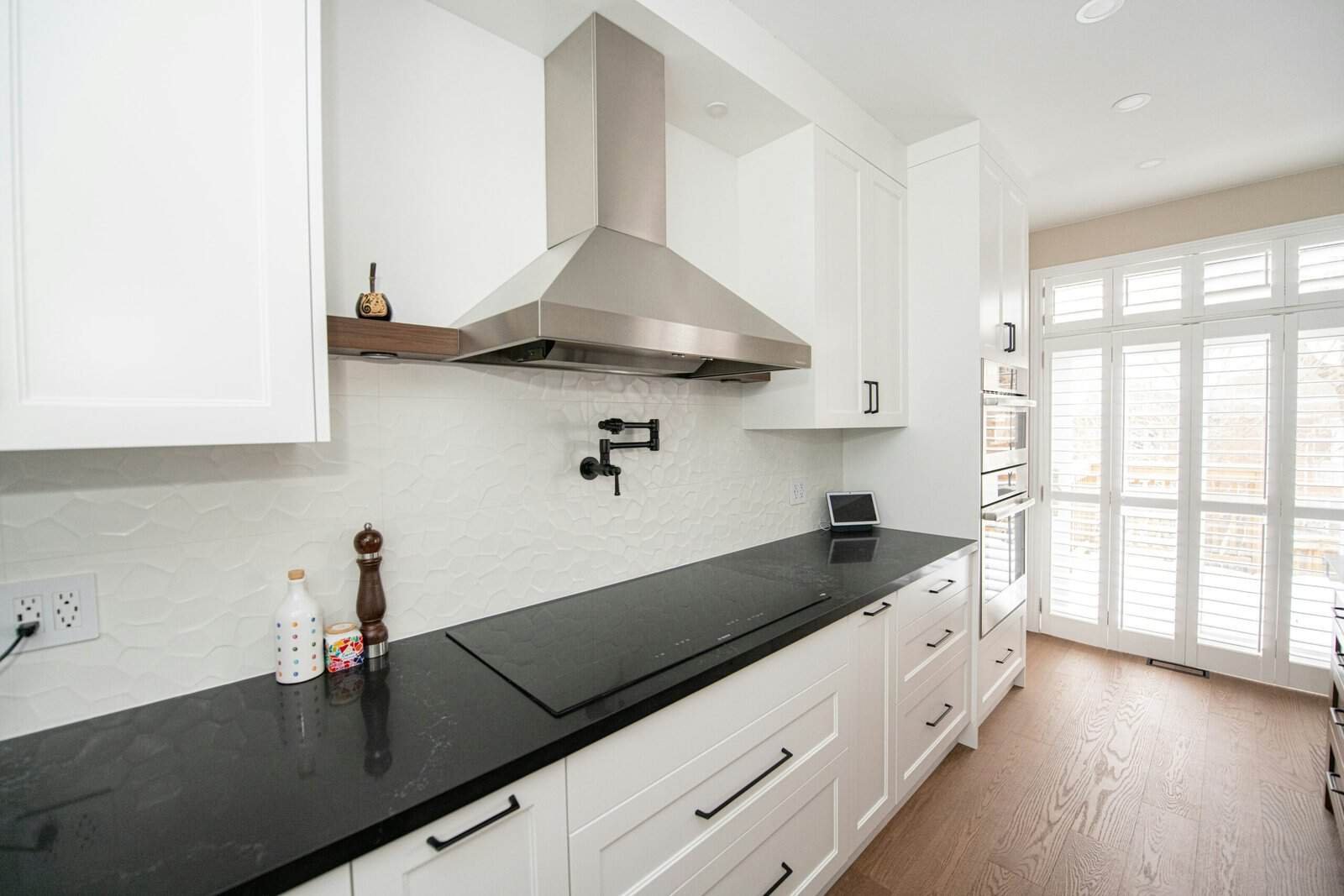 Best Range Hoods in 2026: CFM, Duct Runs, and Why Capture Area Beats Raw Power