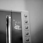 Why Does My Microwave Heat Unevenly: Standing Waves, Cold Centers, and Fixes