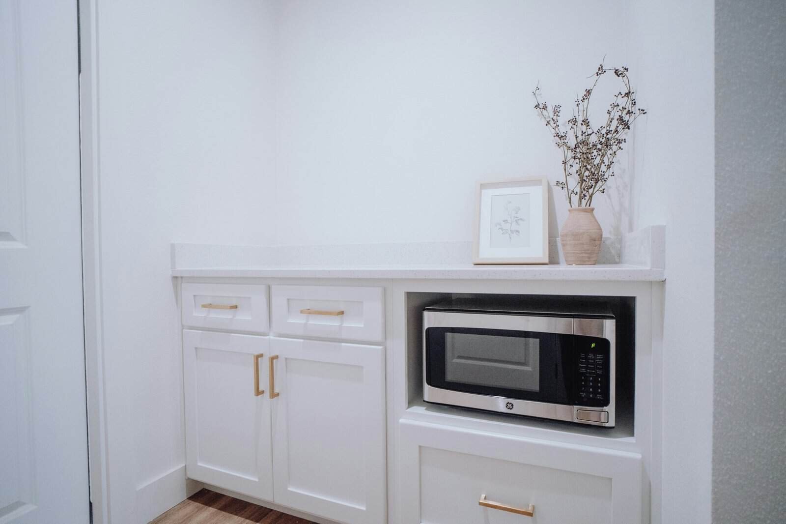 Can You Put Metal in a Microwave: What Sparks and What Does Not