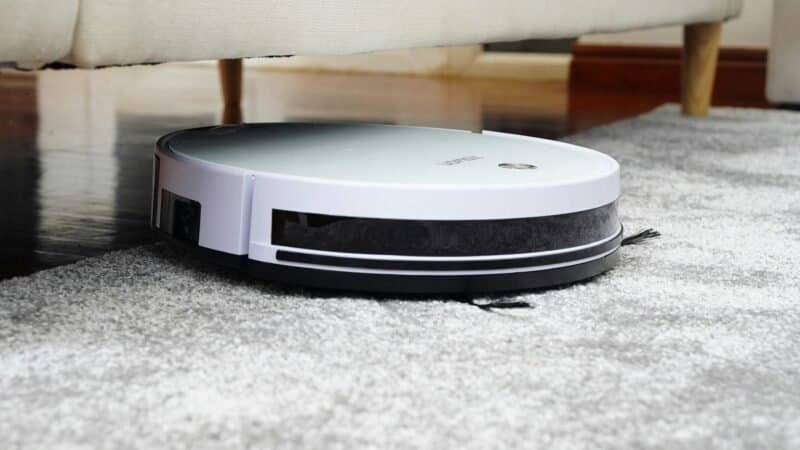 Do Robot Vacuums Work on Carpet? Pile Height, Transitions, and Where They Get Stuck
