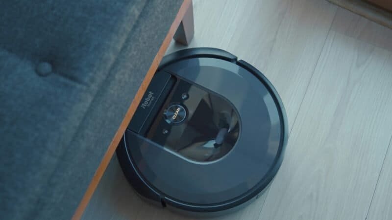 Robot Vacuum vs Cordless Vacuum: Robots for Maintenance, Cordless for Control