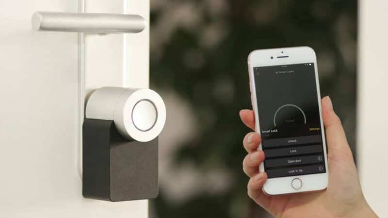 Do Smart Locks Work Without Power? What Happens in an Outage and How to Get Back In