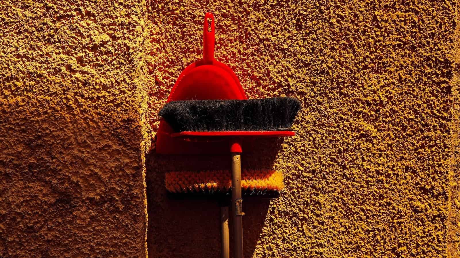 Best Brooms and Dustpans in 2026: Bristles Matched to Your Floors and Pans With a Clean Lip