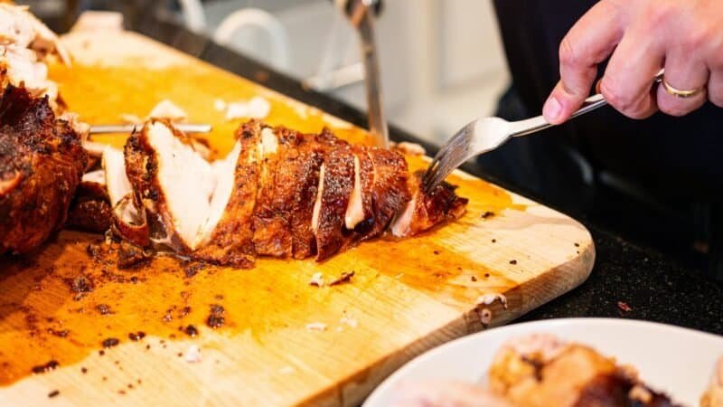 Best Carving Knives and Forks in 2026: Blade Length, Granton Edges, and Slicing a Roast Cleanly