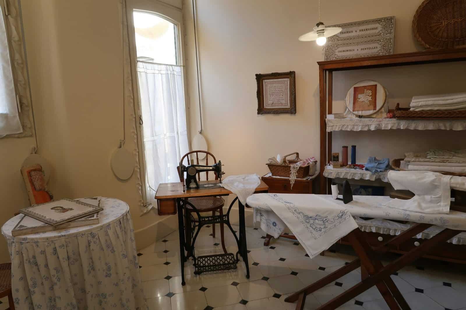 Best Ironing Boards and Covers in 2026: Stable Frames, Heat-Reflective Padding, and Setups That Fit Small Homes