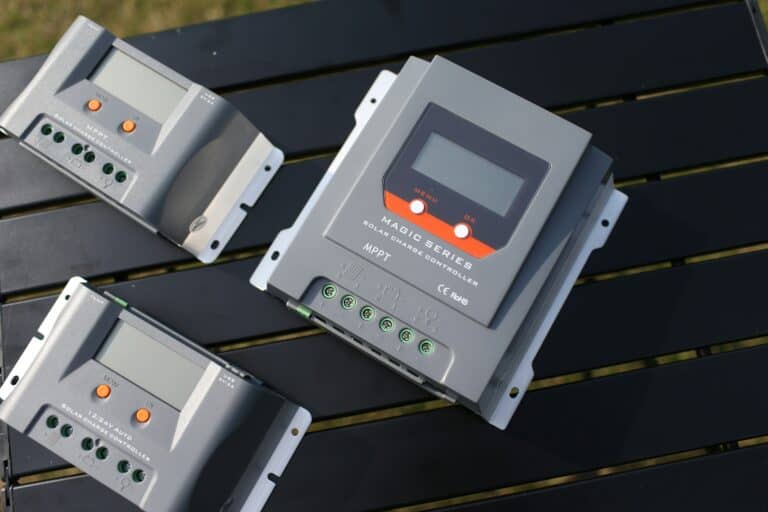 Best Solar Charge Controllers in 2026: Matching PWM or MPPT to Your System