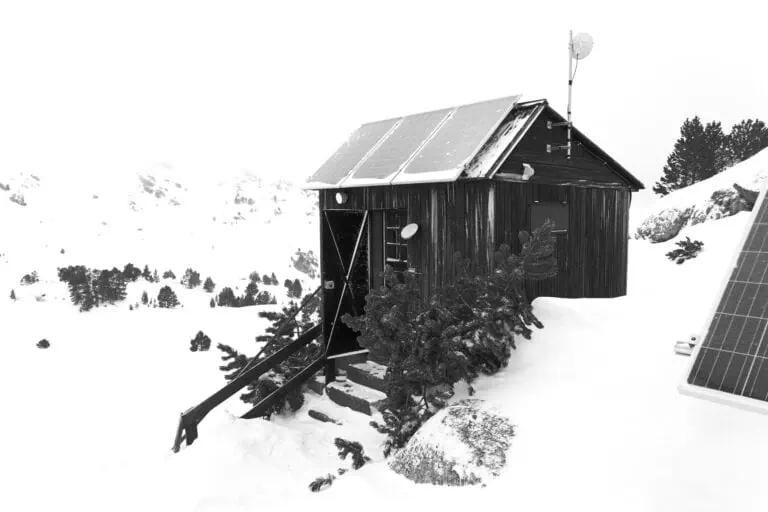 Winter vs Solar: Why Freezing Temps Kill Your Battery Storage