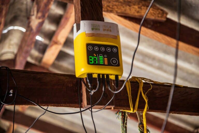 Battery Bank Sizing Calculator: Usable Capacity, Autonomy, and Inverter Losses