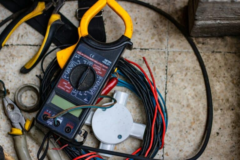 Best Clamp Meters for DC Solar in 2026: Most Clamp Meters Cannot Do This