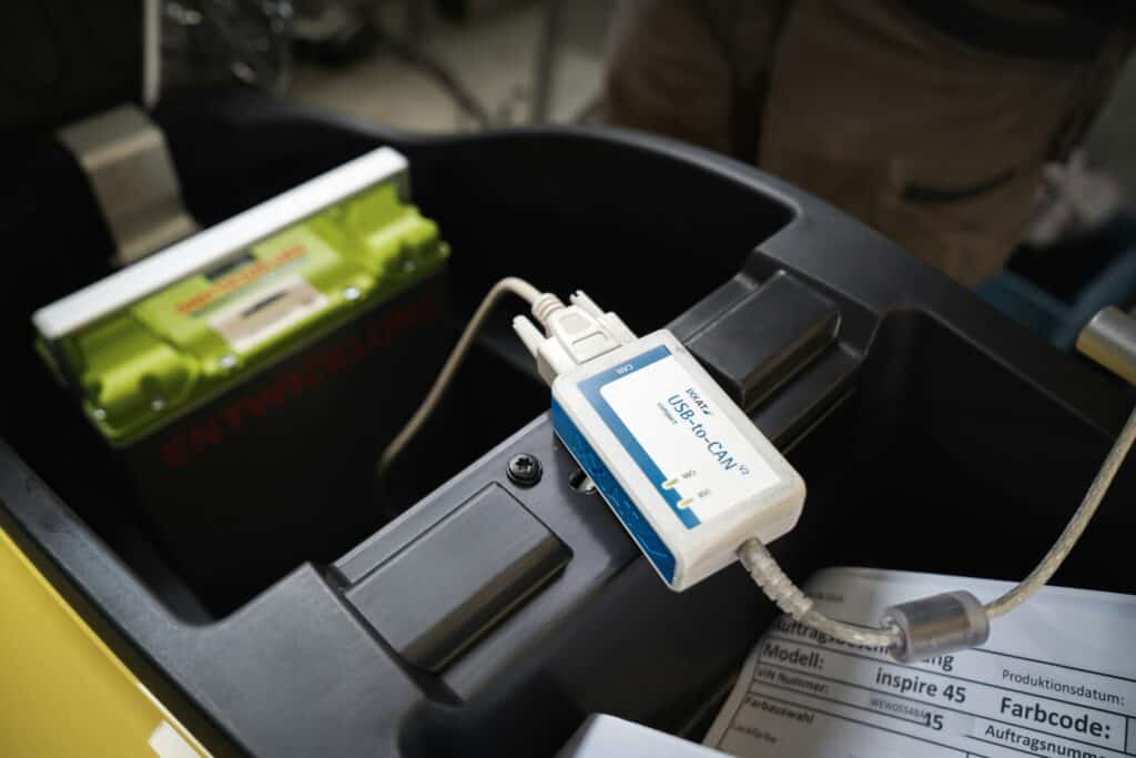 Why Daisy Chaining Batteries Is a Problem: Unequal Current Paths in a Parallel Bank