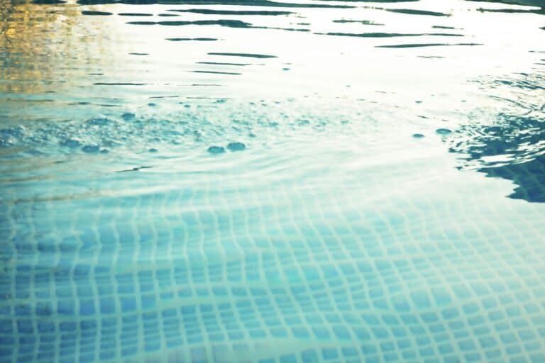 Can a Solar Pool Pump Run Without Batteries? Why Pool Filtration Is the Best Case for Going Battery Free
