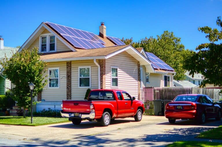 Should You Lease or Buy Solar Panels: Cash, Loan, and Lease Compared