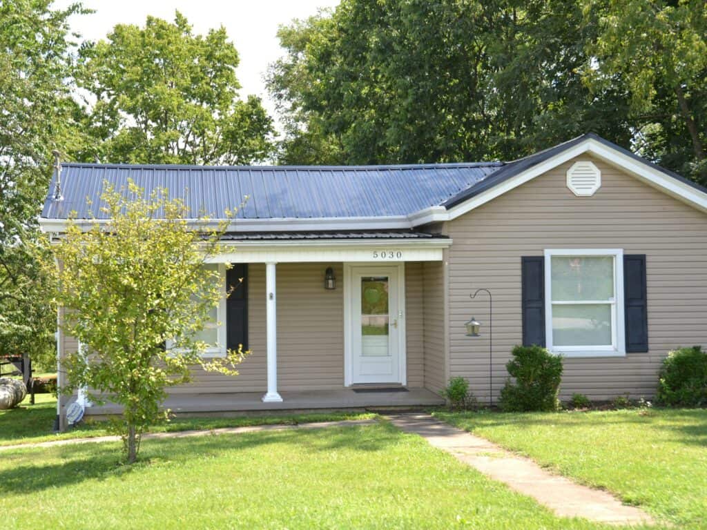 Solar Panel Count Calculator: How Many Panels Fit on Your Roof