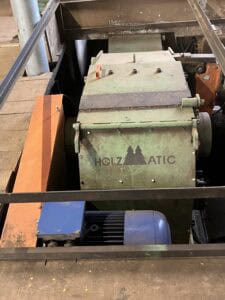 Broyeur HOLZMATIC TRH 200 x 400 3W année 2002 + Evacuation