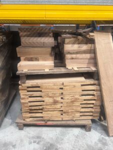 Lot de chutes de chêne massif – env. 2 m³ – KD 12%