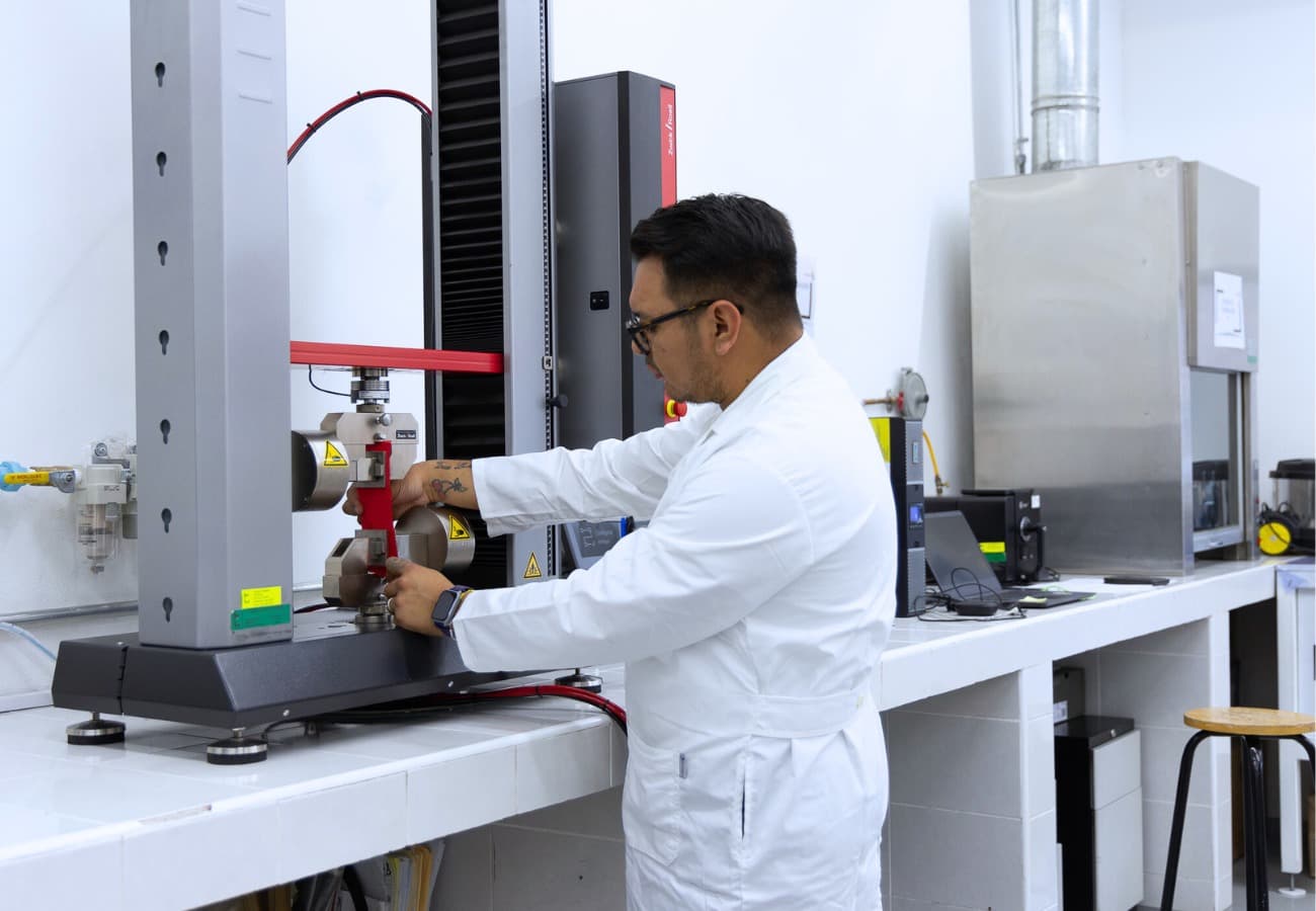 Pruebas de resistencia en entretelas y textiles automotrices
