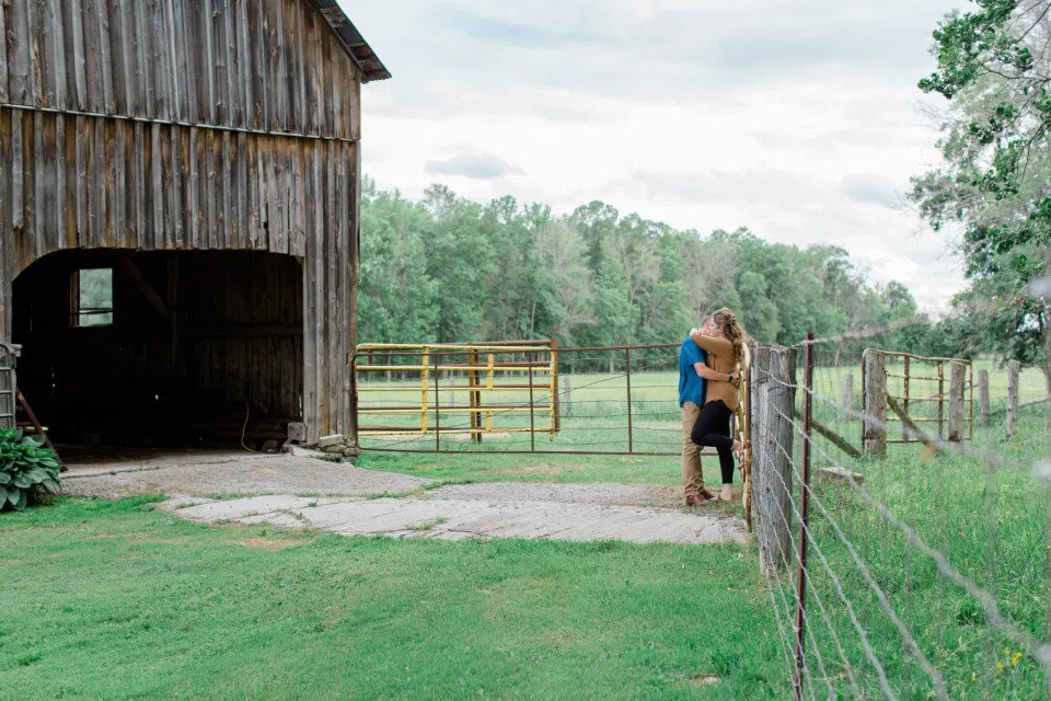 Barn Engagement Session - Farm Engagement Session - Blue and Brown Engagement Session Inspiration - Natural Engagement Session Posing - Ideas for what to wear for Engagement Photography, Modern Engagement Session Inspiration Wardrobe Ideas. Unsure of what to wear for your engagement photos, we've got you! Romantic brown with black leggings for Summer Engagement in Almonte. Grey Loft Studio is Ottawa's Wedding and Engagement Photographer for Real couples, showcasing photos that are modern, bright, and fun.