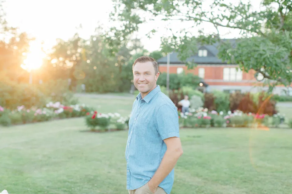 Neutral Blue/White/Grey Engagement Session Outfit Inspiration - Cute Puppy with Button up Shirt -
Grey Loft Studio - Ottawa Engagement Session - Tropical Gardens -
-Wedding Photographer Ottawa - Wedding Photo Ottawa - Ottawa Wedding Videographer - Ottawa Wedding Photography & Videography - Ottawa Photo Studio