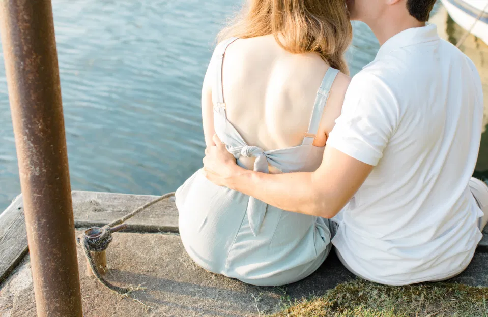Ideas for what to wear for Engagement Photography, Modern Engagement Session Inspiration Wardrobe Ideas. Unsure of what to wear for your engagement photos, we've got you! Romantic blue Romper and neutral Shirts and polo. Boat Shoes and Flip Flops. Engagement in Gananoque. Grey Loft Studio is Ottawa's Wedding and Engagement Photographer Videographer for Real couples, showcasing photos that are modern, bright, and fun.