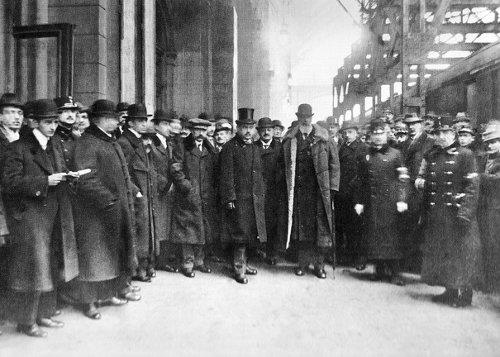 A magyar békedelegáció a Keleti pályaudvaron, 1920. január 5. Forrás: tortenelemportal.hu