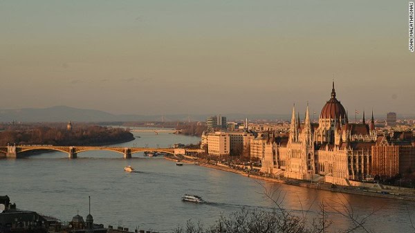 buda-v-pest-danube-panorama-w-parliament-building-horizontal-gallery