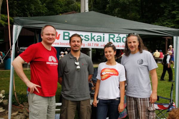 Vörös Krisztina és Simon Ervin Hiram, OH -ban a Bocskai Rádió sátránál