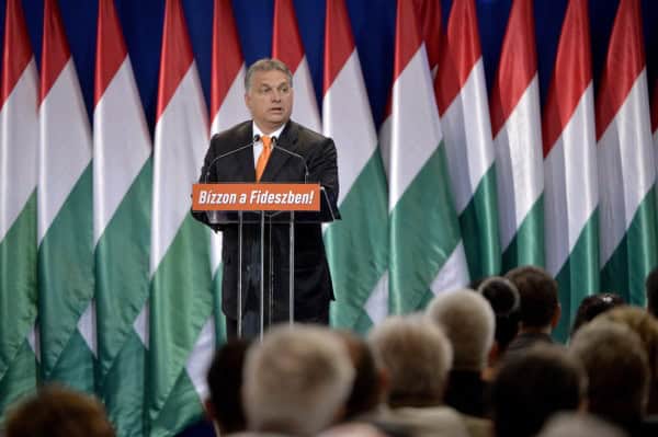 Budapest, 2014. október 19. Orbán Viktor miniszterelnök, a Fidesz elnöke beszédet mond a Fidesz-KDNP országos választási kampányértékelõ rendezvényén a fõvárosi Millenáris Parkban 2014. október 19-én. MTI Fotó: Koszticsák Szilárd