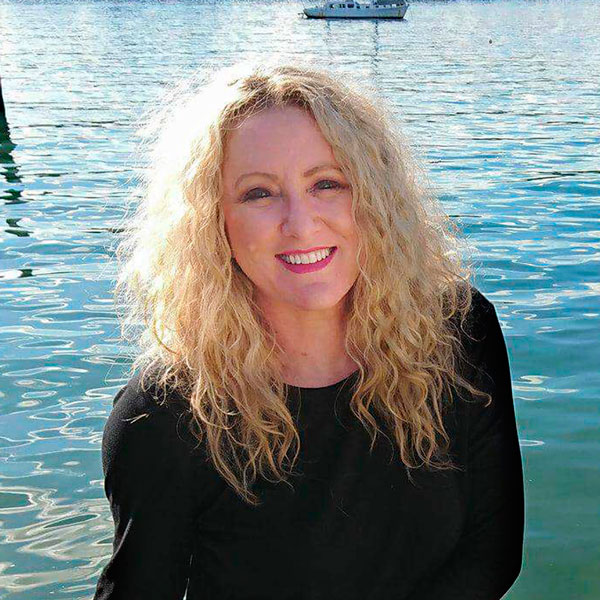 splendour tailored tours guide host peta