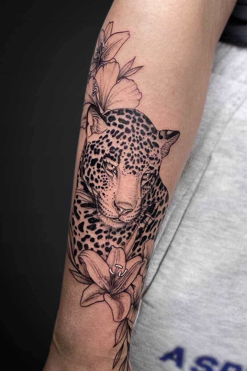 Realism tattoo leopard lilies by Cassidy