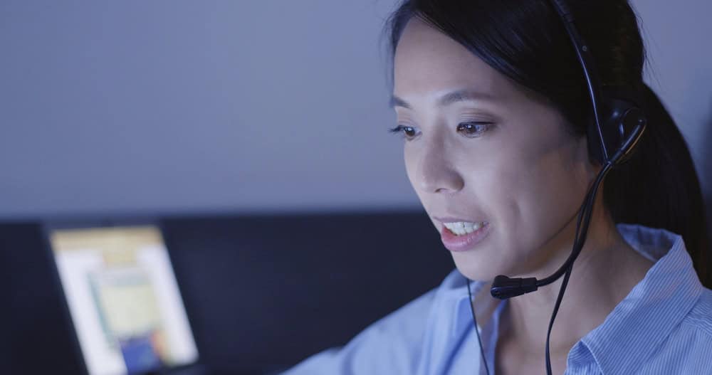 A woman working in an emergency call centre