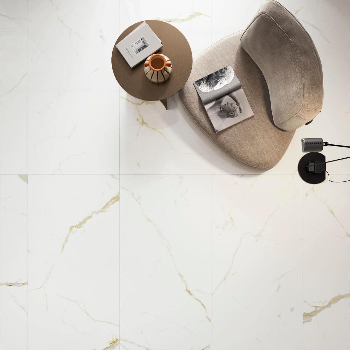 Weisse Fliese in Marmoroptik Wohnzimmer