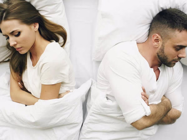 Disfunção erétil: o problema não está no pênis 1 A disfunção erétil é um motivo de vergonha para o homem e de stress para o casal.