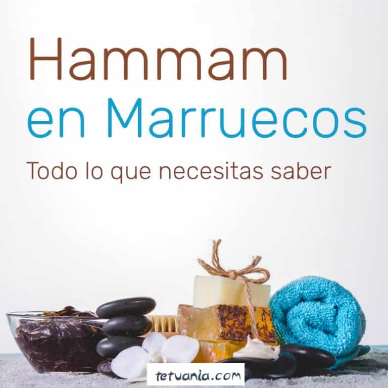 Imagen de un hammam marroquí con productos tradicionales y toallas para un baño relajante.