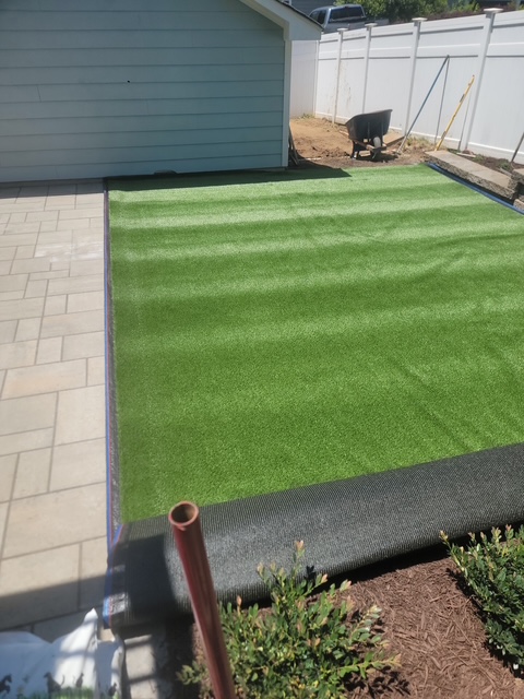 artificial turf with wrinkles rolled out in Belmont NC